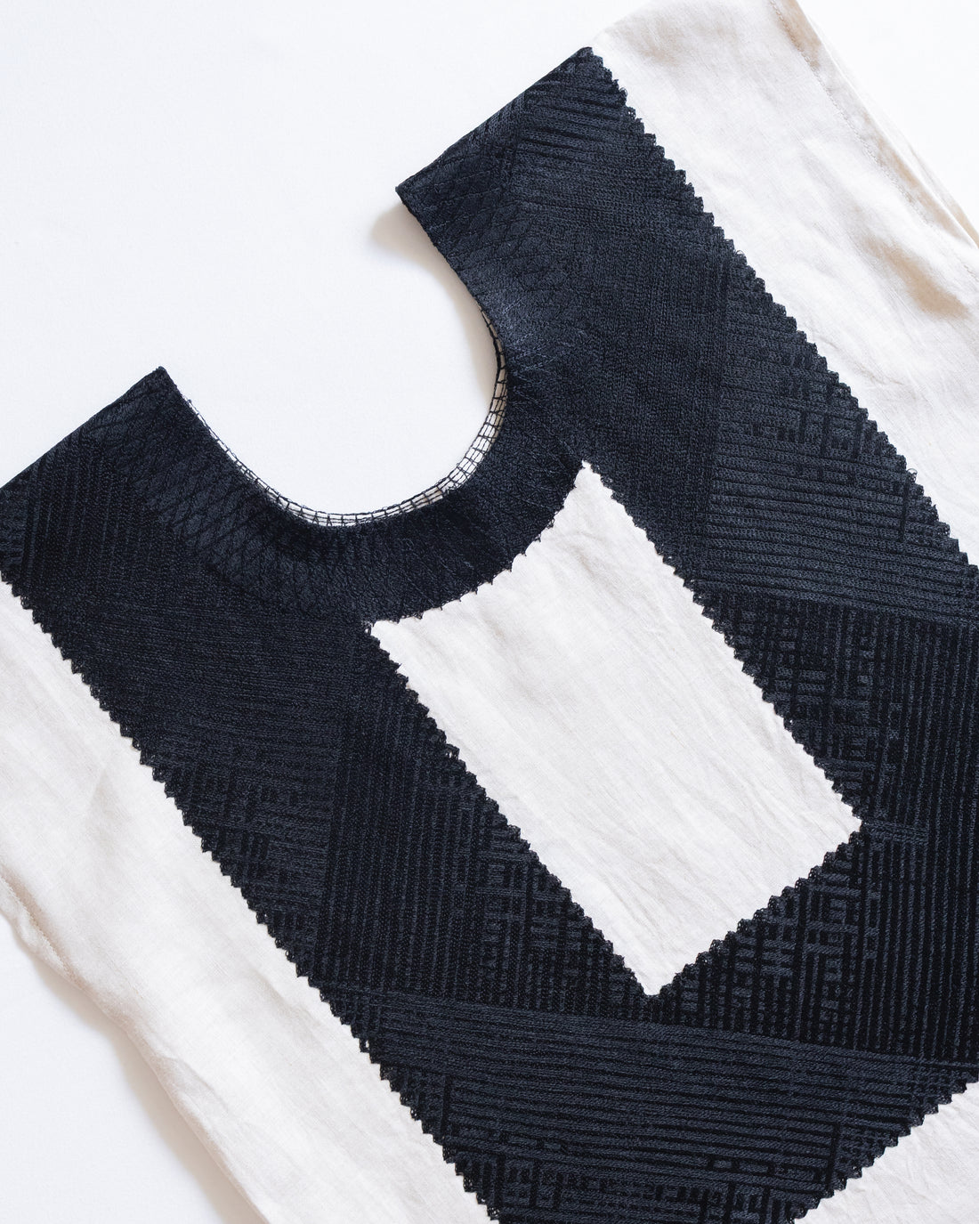 Huipil Diana Hueso / Negro