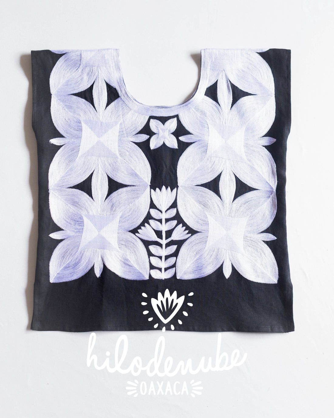 Huipil Cuatro Pétalos Negro / Blanco