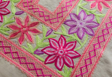 Cargar imagen en el visor de la galería, Huipil Flor Antigua / Flor de Verano