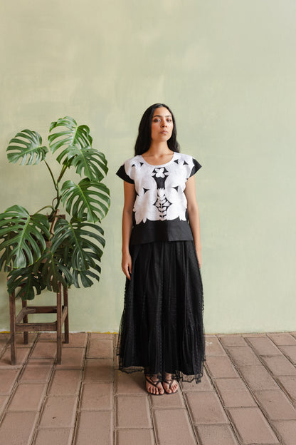 Huipil Cuatro Pétalos Negro / Blanco