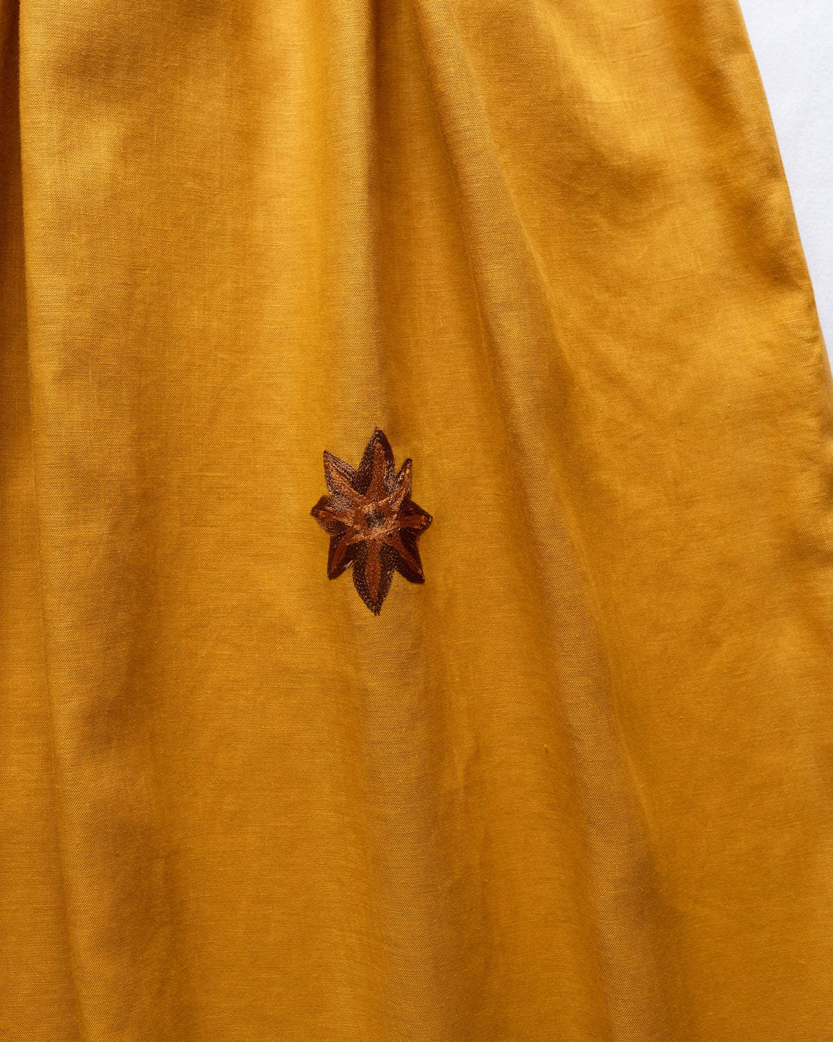 Vestido Flor Antigua Mostaza