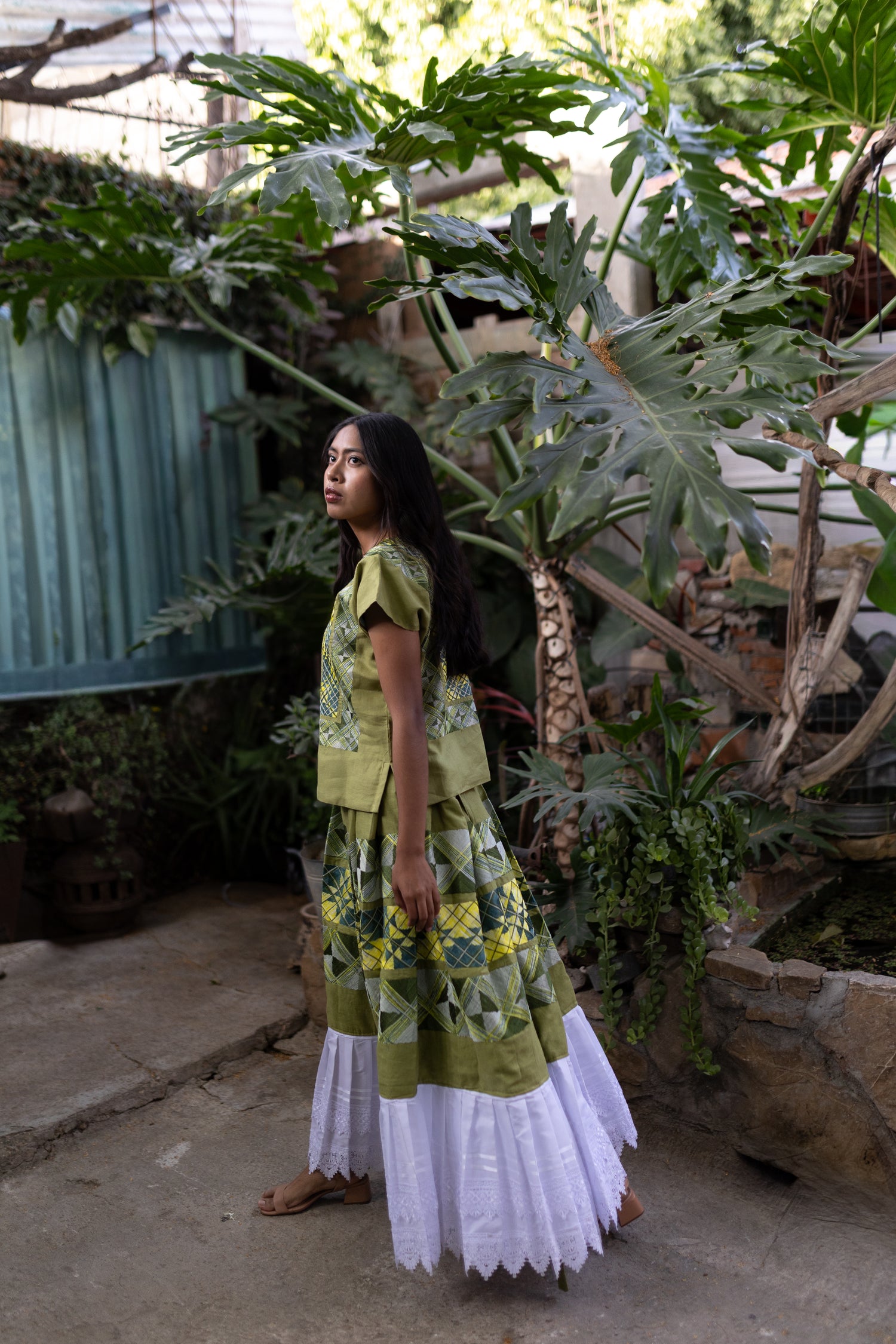 Traje Bordado de Tres Golpes de Cadenilla