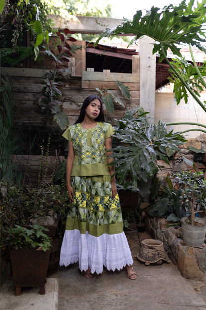 Traje Bordado de Tres Golpes de Cadenilla