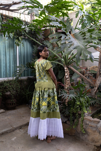 Traje Bordado de Tres Golpes de Cadenilla