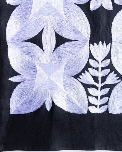 Huipil Cuatro Pétalos Negro / Blanco
