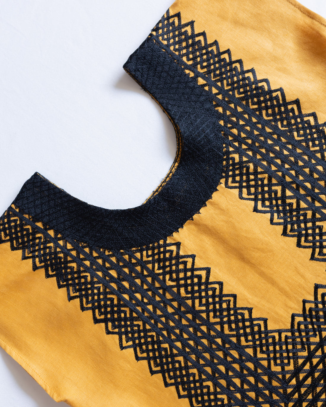 Huipil Panchito Mostaza / Negro