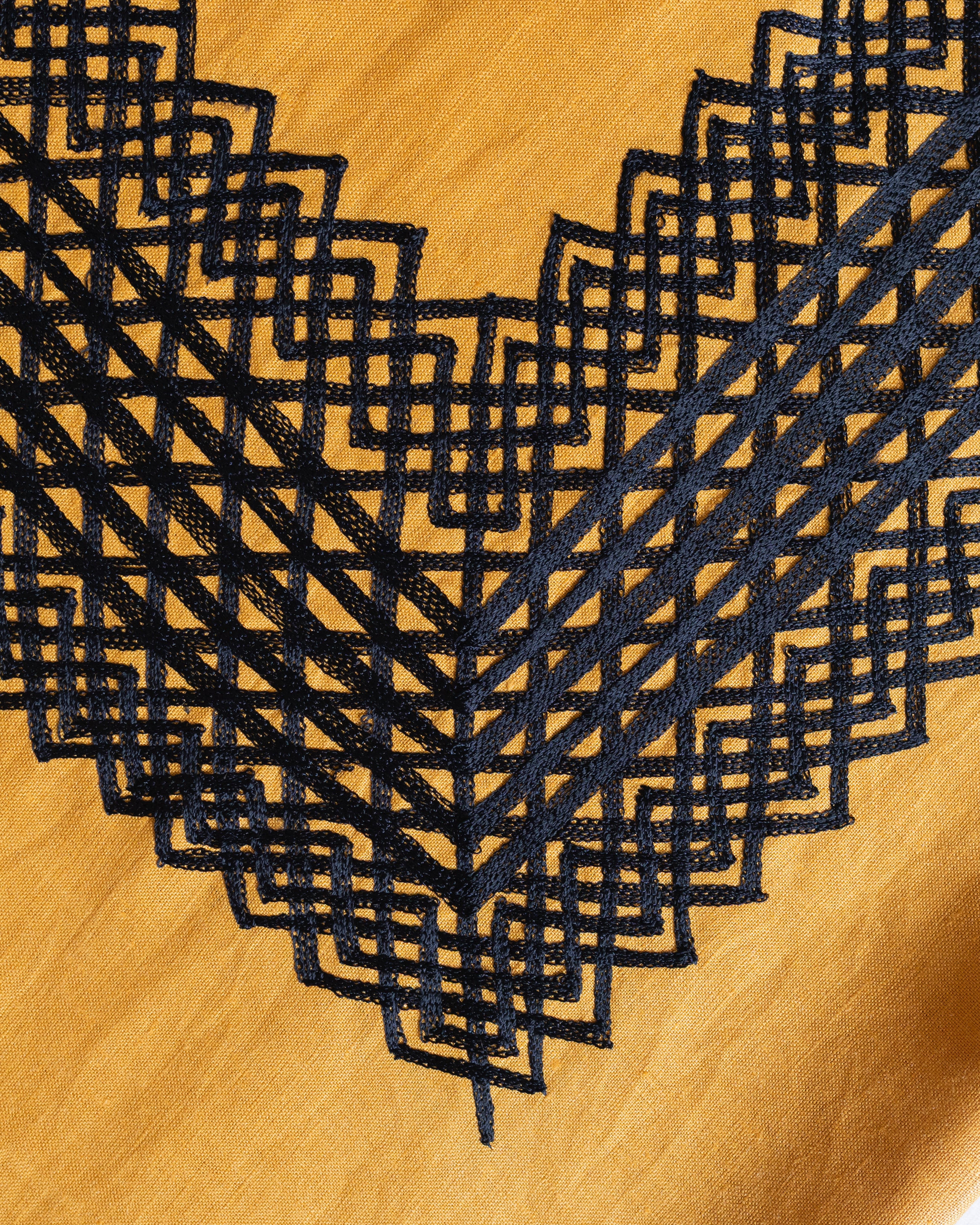 Huipil Panchito Mostaza / Negro