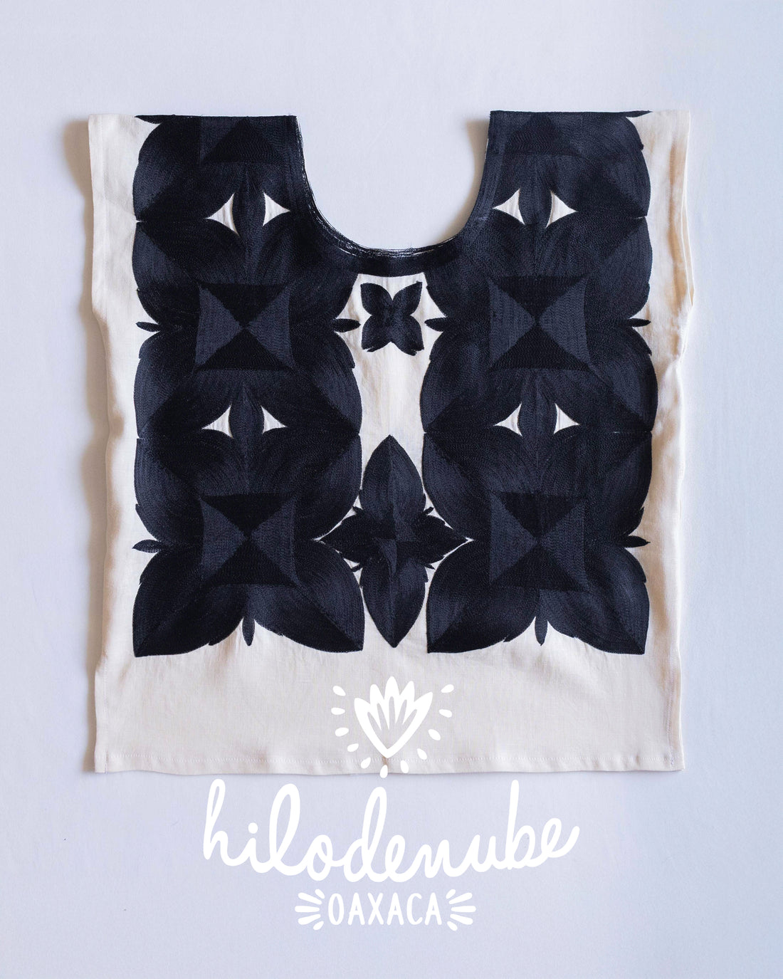 Huipil Cuatro Pétalos Crudo / Negro