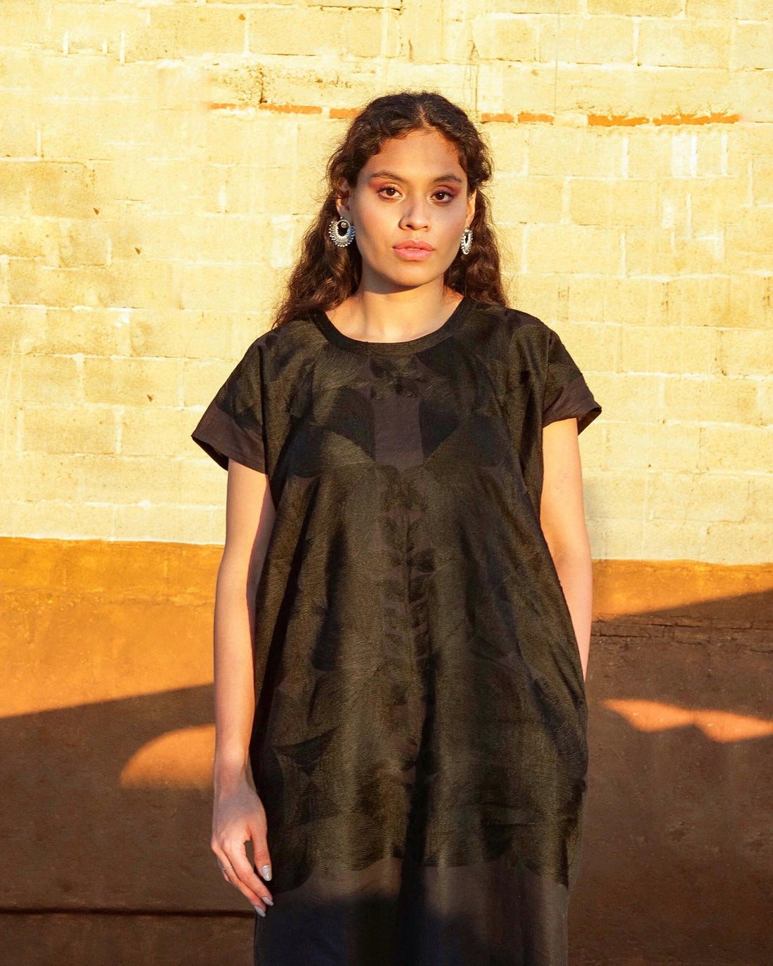 Huipil largo Cuatro Pétalos Negro