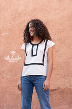 Cargar imagen en el visor de la galería, Huipil Martha Crudo / Negro